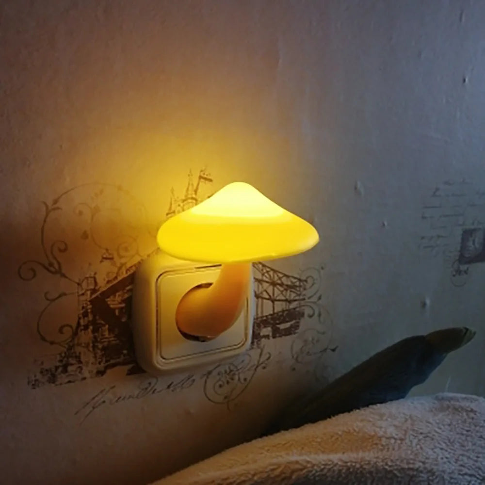 Mushroom-Shaped LED Night Light with Twilight Sensor - Warm Yellow