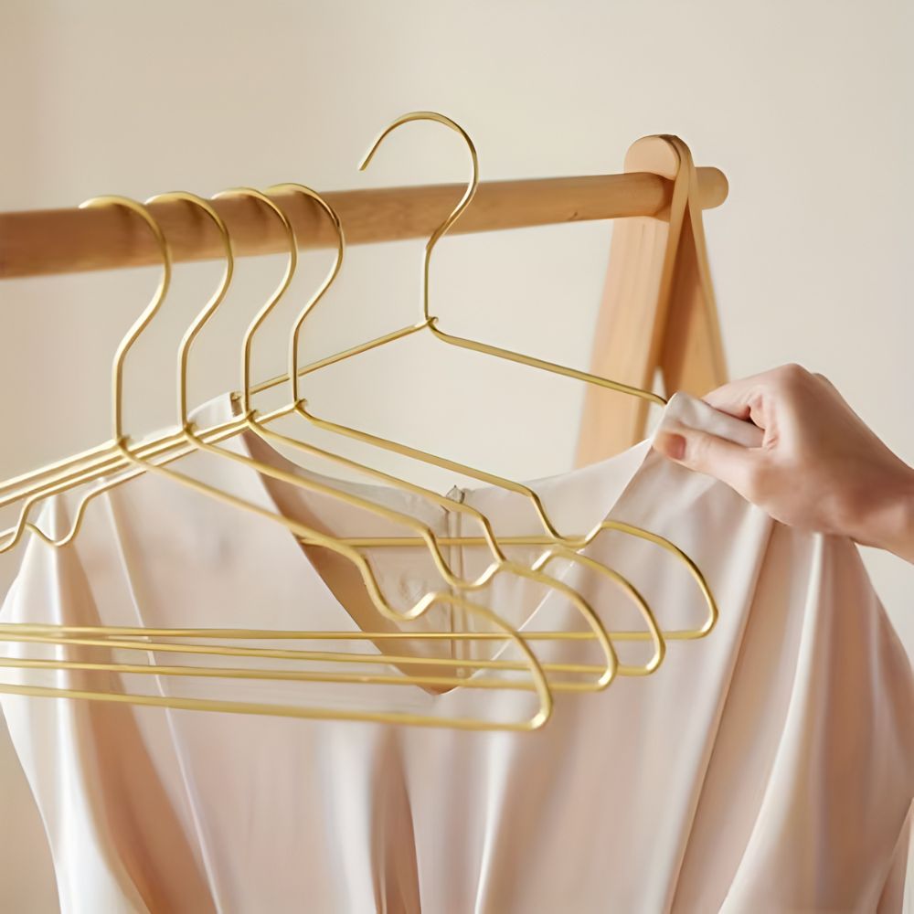 SlimLine Aluminum Clothes Hangers with Anti-Slip Grooves - 12 Pack