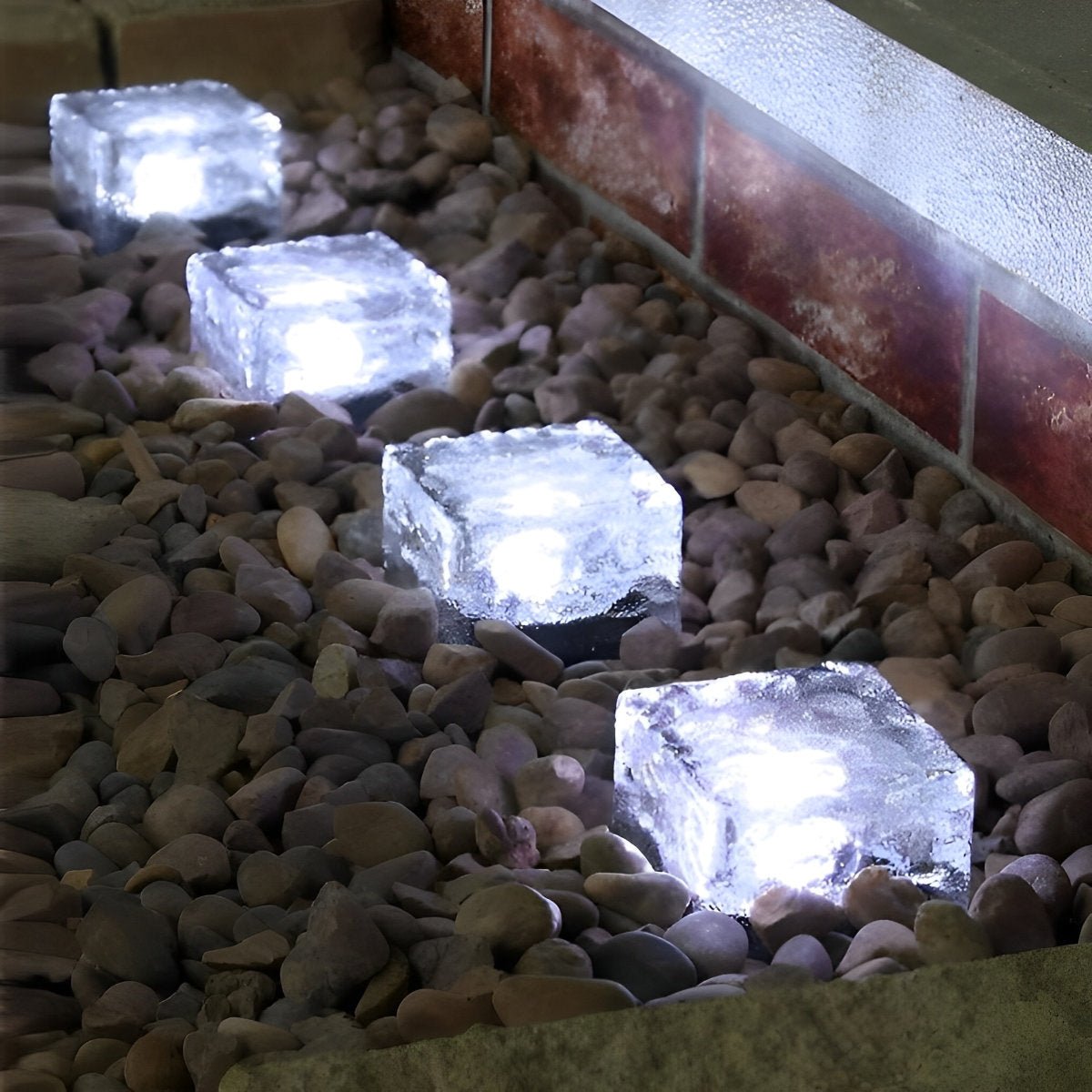 Solar-Powered Ice Cube Garden Lamp with Automatic Dusk Lighting