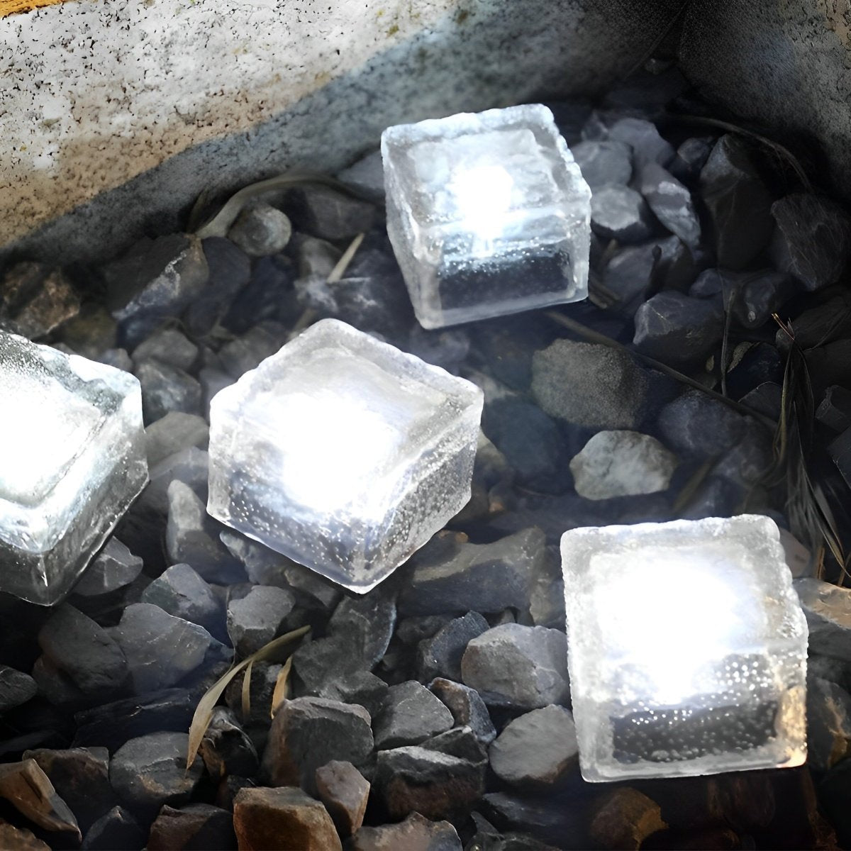 Solar-Powered Ice Cube Garden Lamp with Automatic Dusk Lighting
