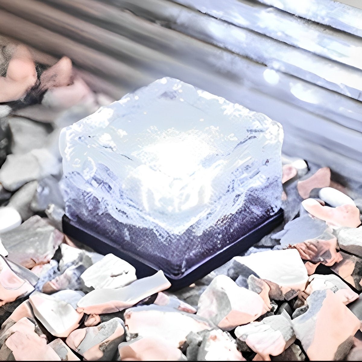 Solar-Powered Ice Cube Garden Lamp with Automatic Dusk Lighting