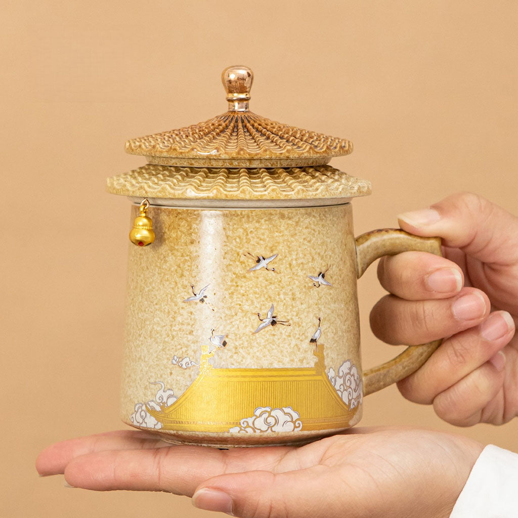Ceramic Teacup with Eaves-Shaped Lid and Infuser