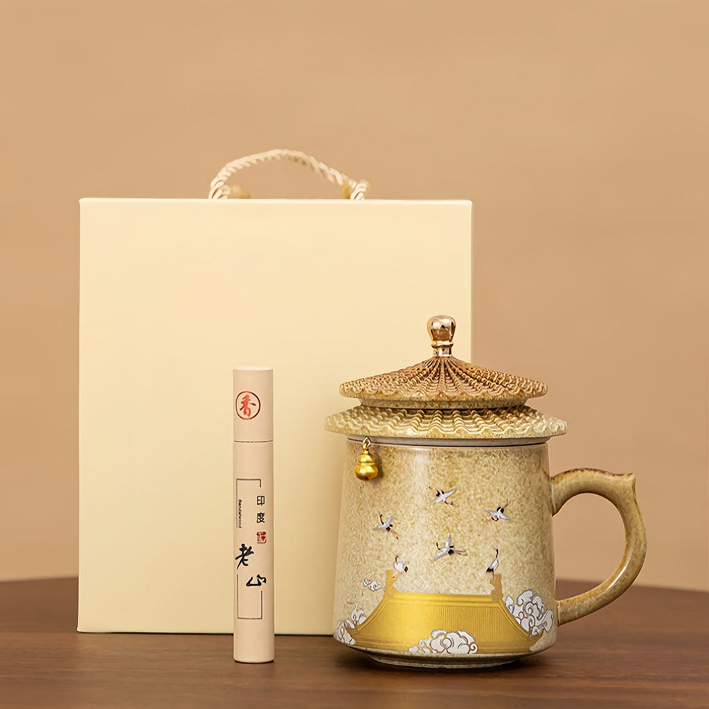 Ceramic Teacup with Eaves-Shaped Lid and Infuser