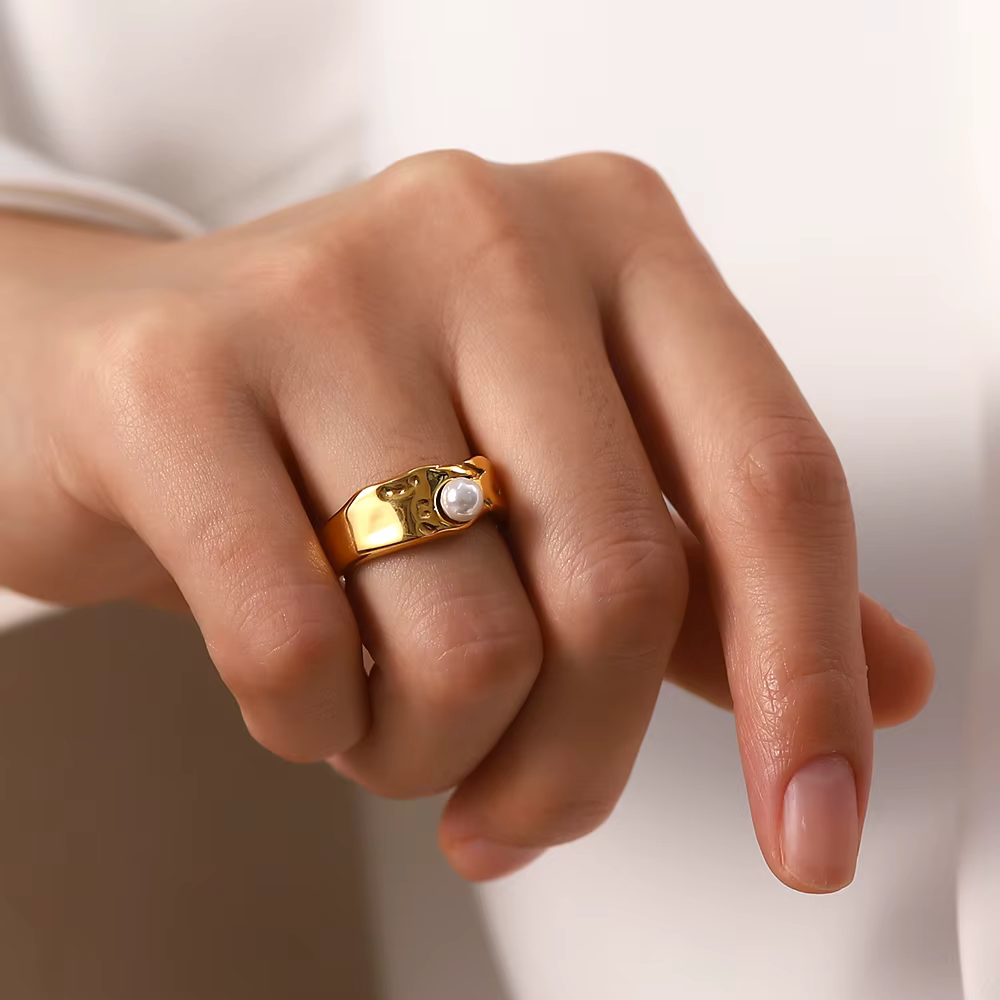 Eris - Timeless Pearl Ring