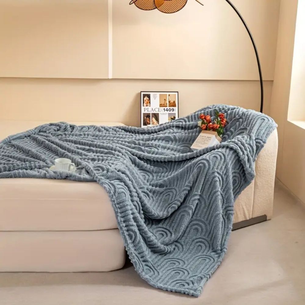 Plush Microfiber Arch Pattern Throw Blanket