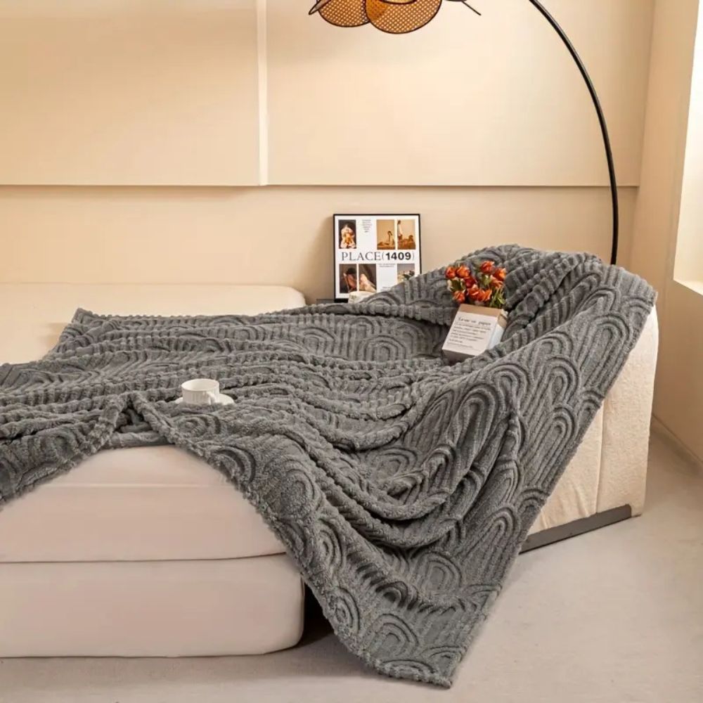 Plush Microfiber Arch Pattern Throw Blanket