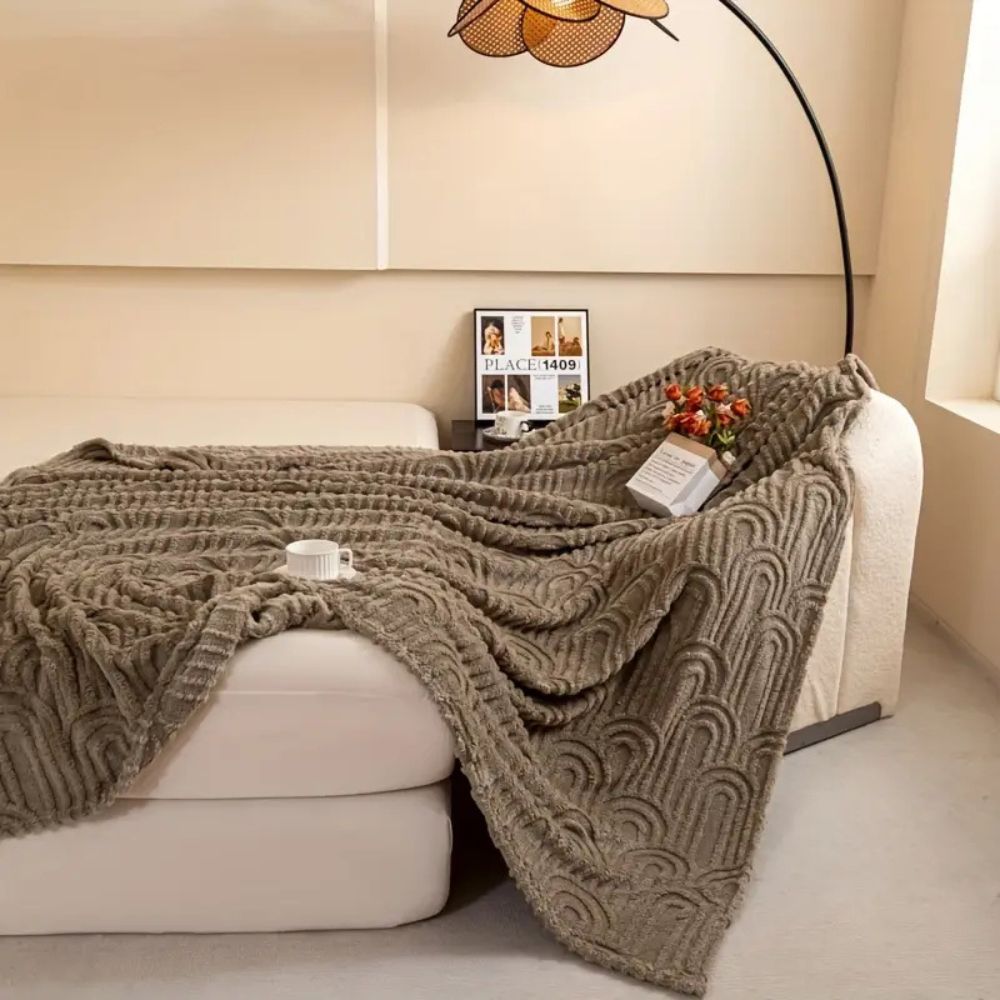 Plush Microfiber Arch Pattern Throw Blanket