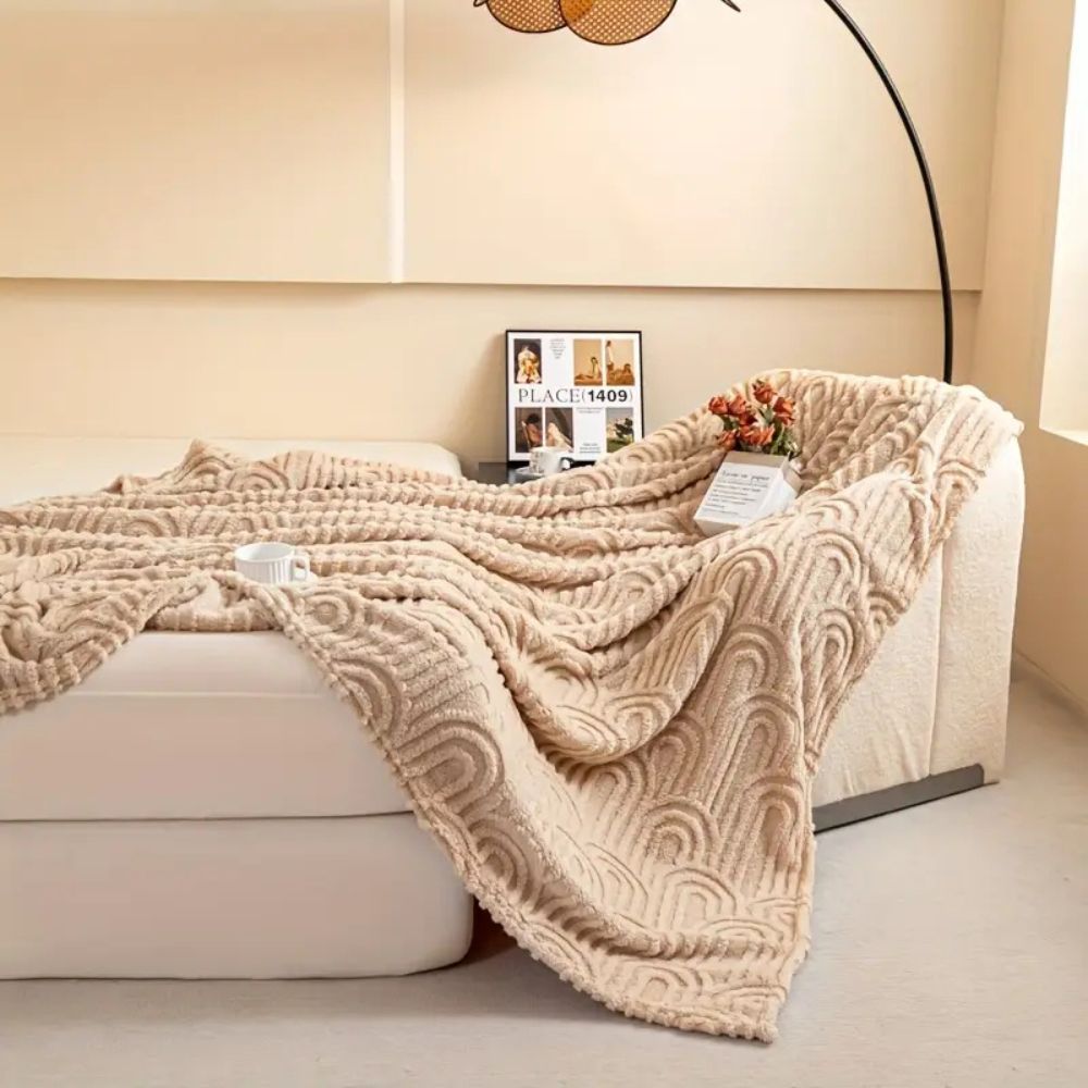 Plush Microfiber Arch Pattern Throw Blanket
