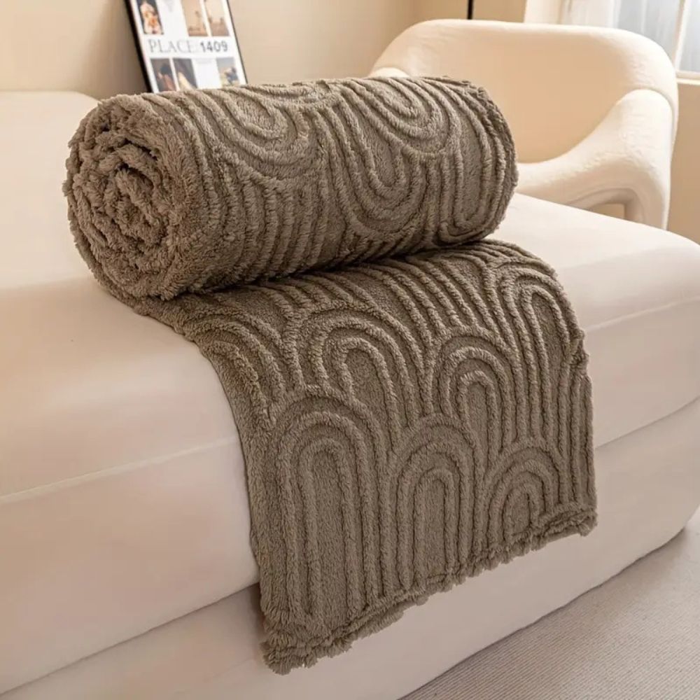 Plush Microfiber Arch Pattern Throw Blanket