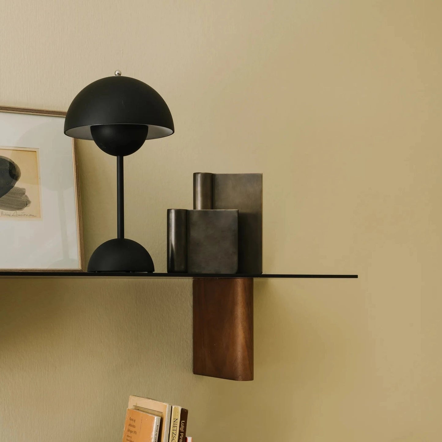 Wireless Rechargeable Retro Flower Table Lamp