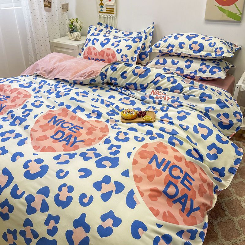 Abstract Checkered Single Bed Linen Set in Polyester