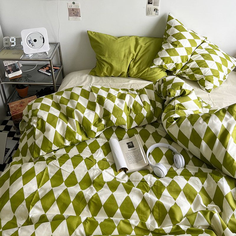 Abstract Checkered Single Bed Linen Set in Polyester
