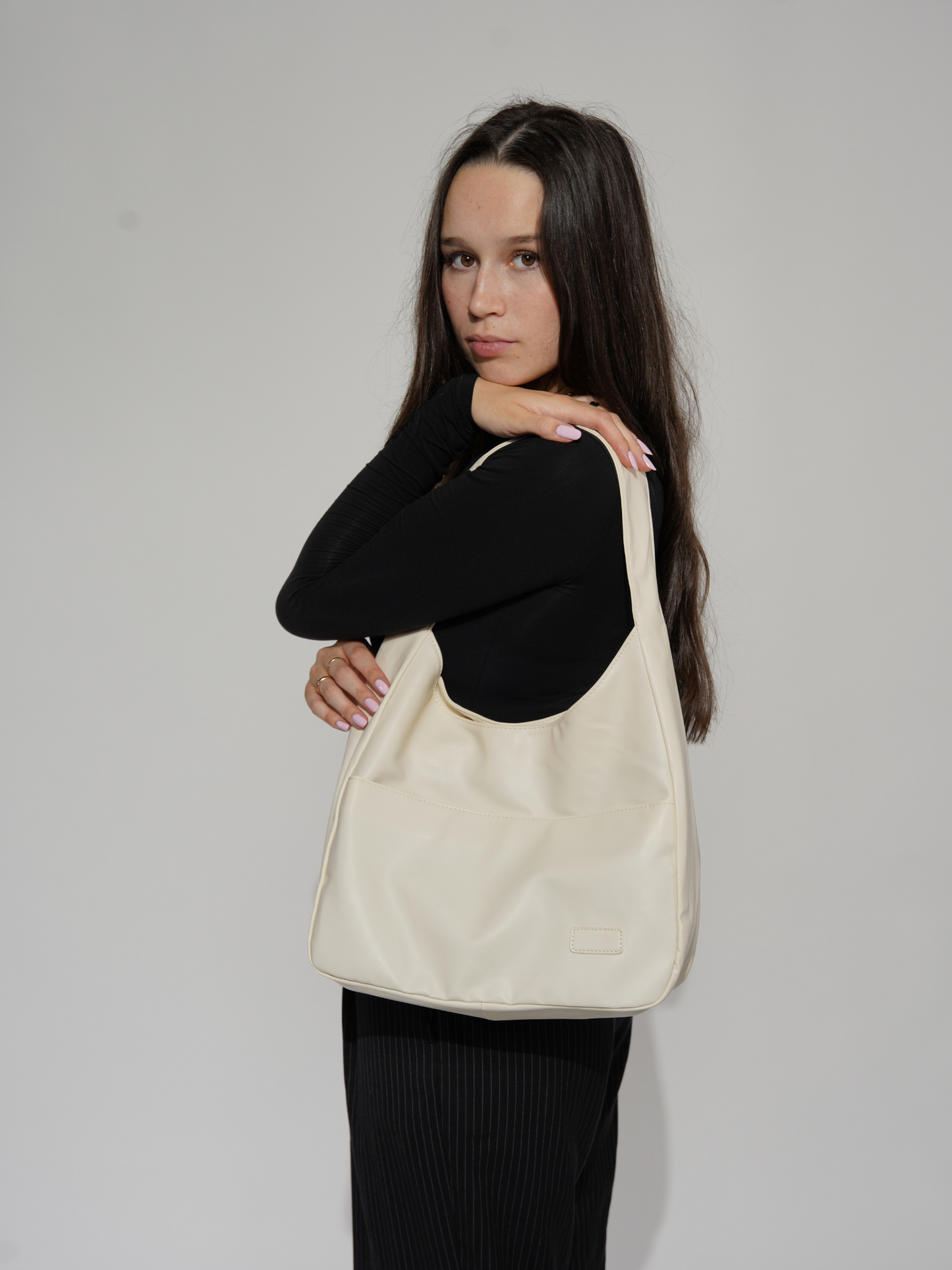 Minimalist Everyday Bag with Magnetic Closure and Adjustable Strap