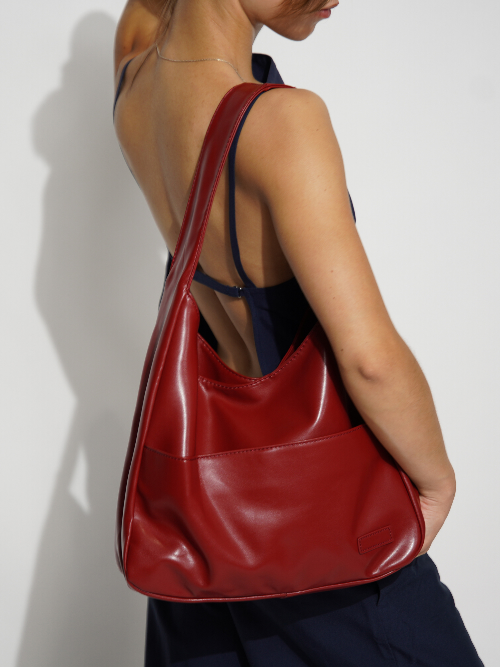 Minimalist Everyday Bag with Magnetic Closure and Adjustable Strap