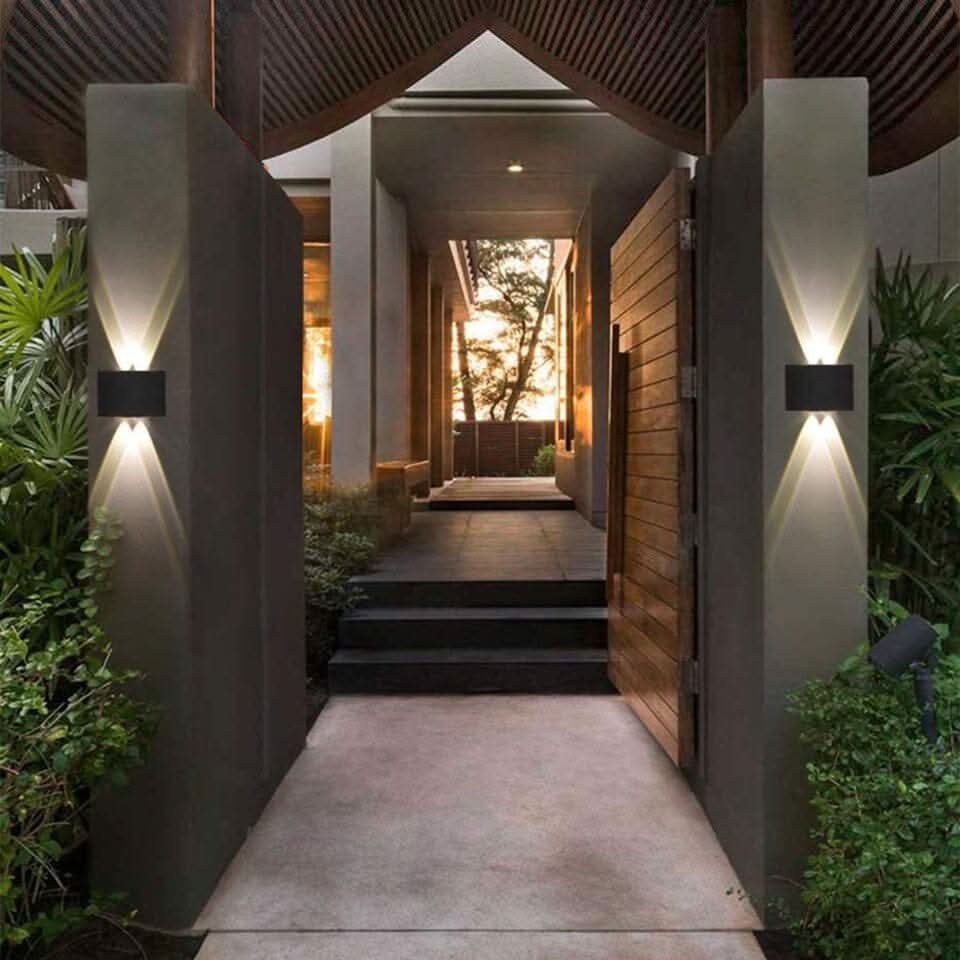 Weatherproof LED Outdoor Wall Light - Modern Aluminum Design