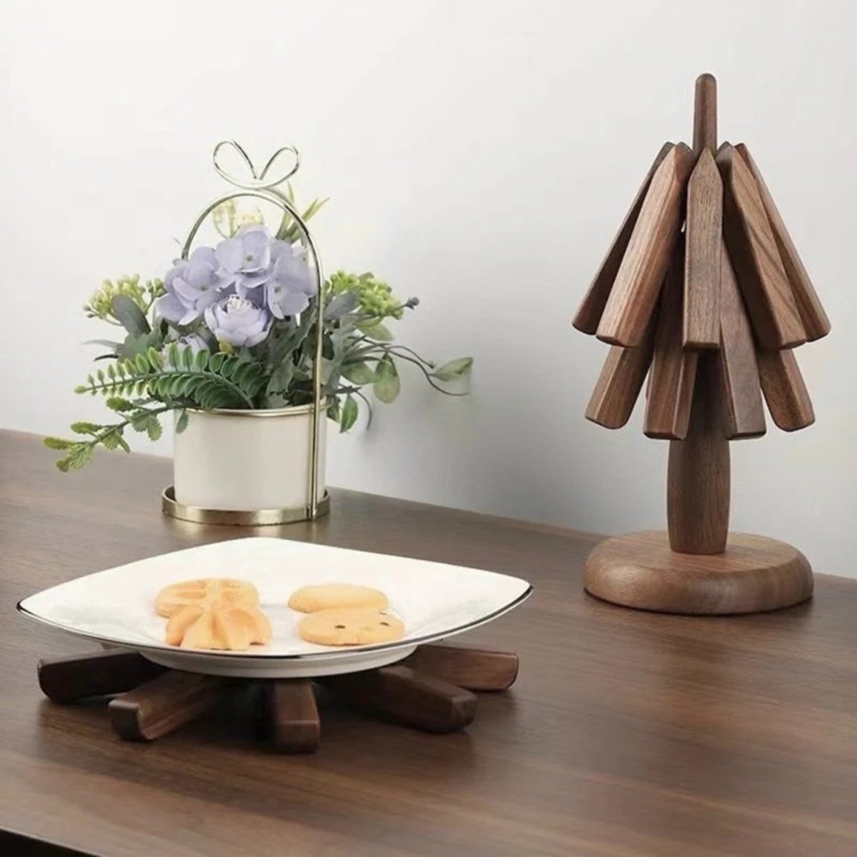 Walnut Tree-Inspired Heat-Insulating Table Mat