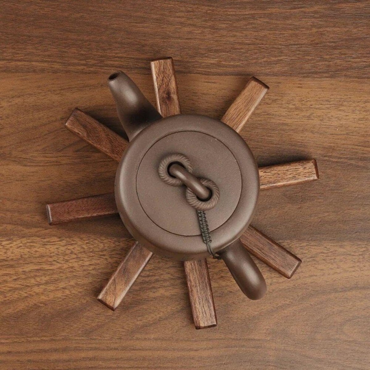 Walnut Tree-Inspired Heat-Insulating Table Mat