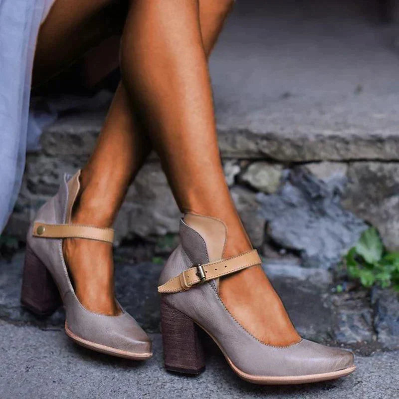 Elegant Heeled Sandals with Adjustable Strap