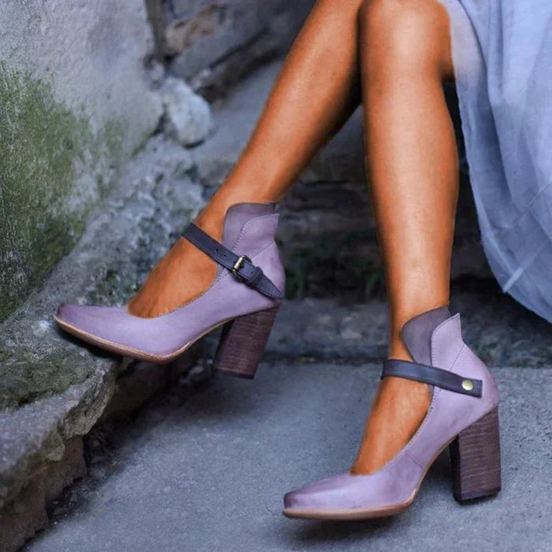 Elegant Heeled Sandals with Adjustable Strap