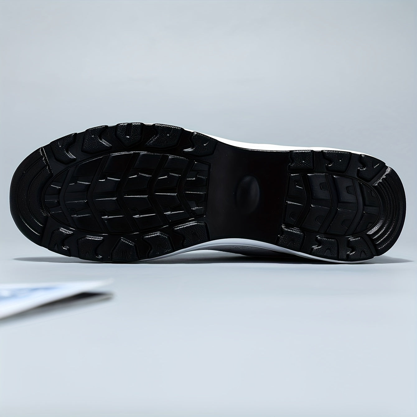 Men's Classic Sneakers with Soft Cushioning and Flexible Outsole