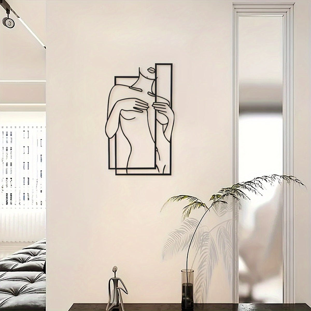 Minimalist Metal Wall Art - Elegant Woman Silhouette for Modern Decor