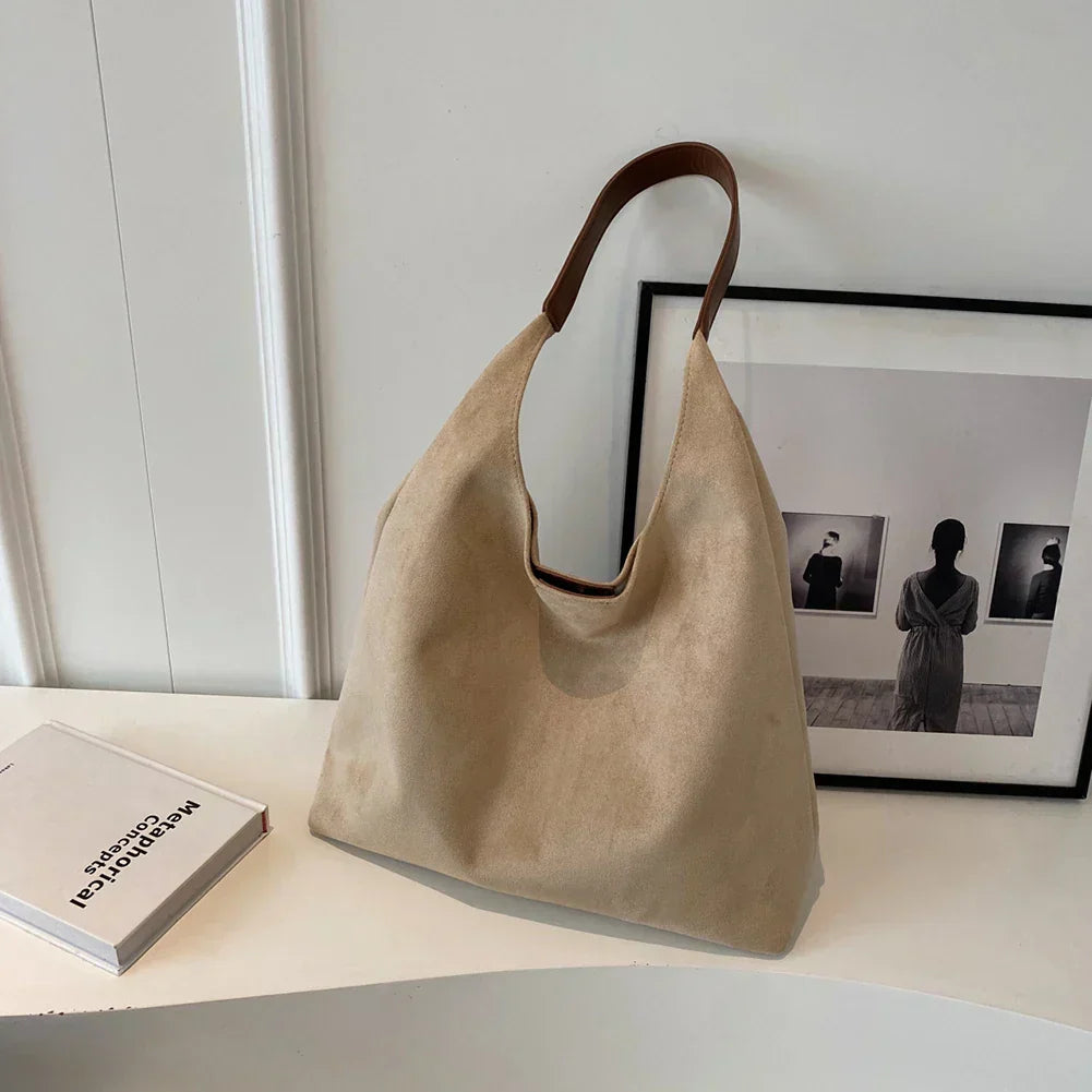 Spacious Elegant Shoulder Bag for Everyday and Evening Use