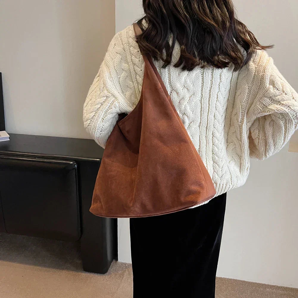 Spacious Elegant Shoulder Bag for Everyday and Evening Use