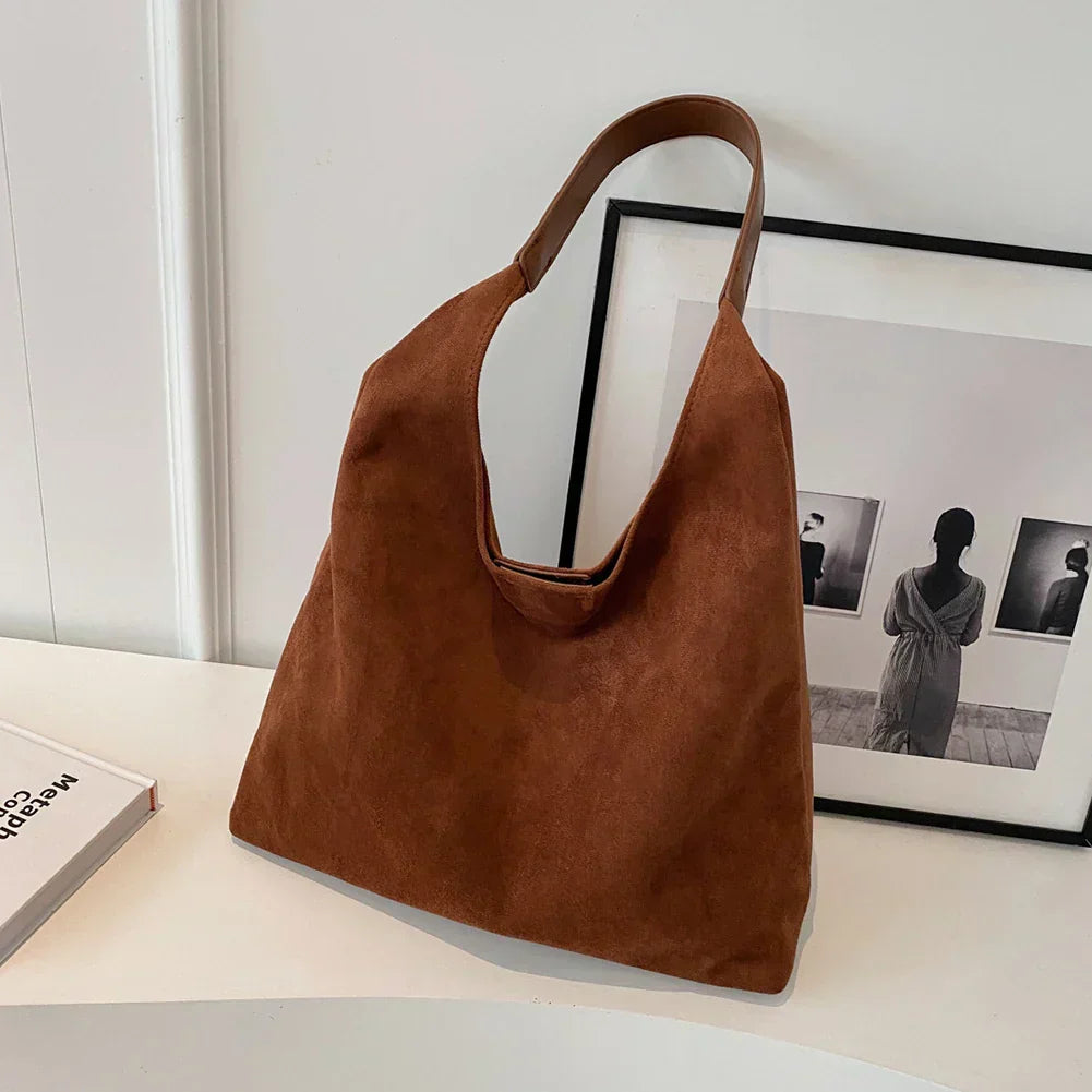 Spacious Elegant Shoulder Bag for Everyday and Evening Use