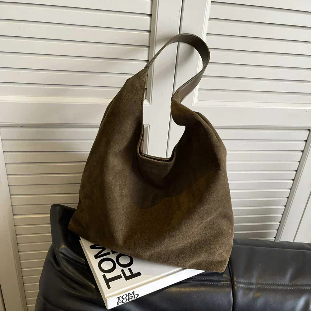 Spacious Elegant Shoulder Bag for Everyday and Evening Use