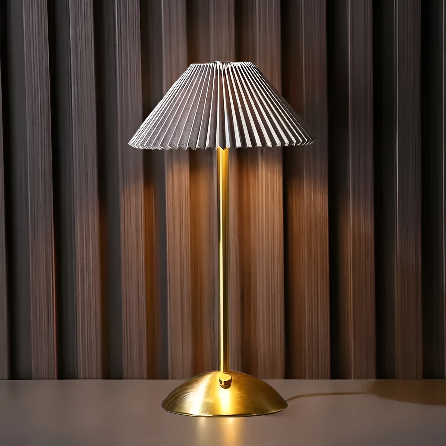 Wireless Elegant Table Lamp with LED Technology