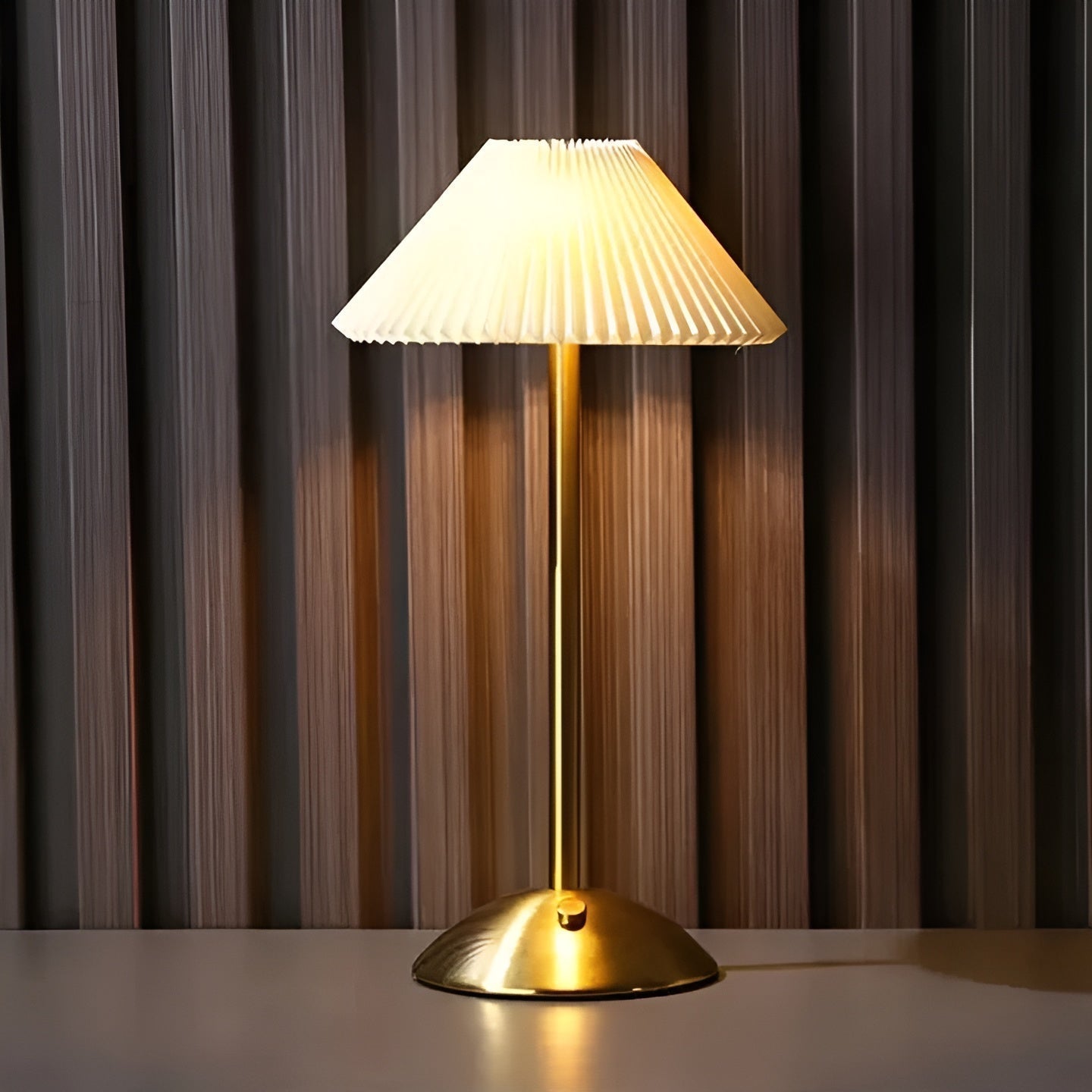 Wireless Elegant Table Lamp with LED Technology