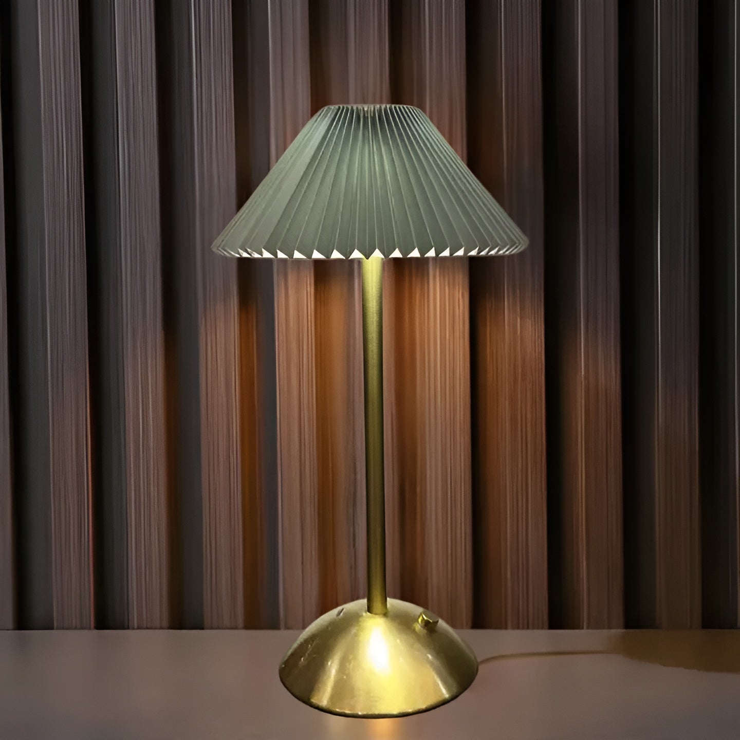 Wireless Elegant Table Lamp with LED Technology