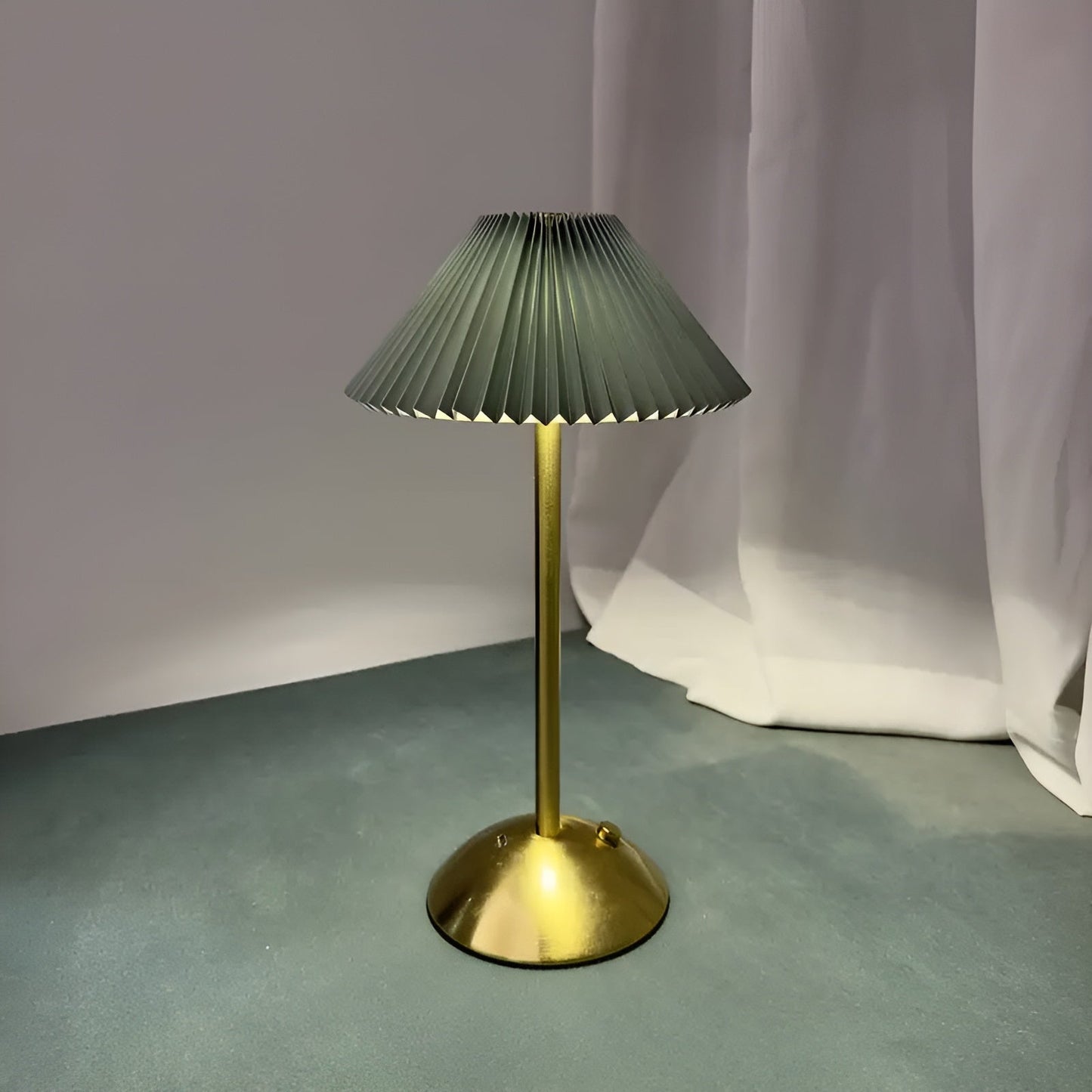 Wireless Elegant Table Lamp with LED Technology