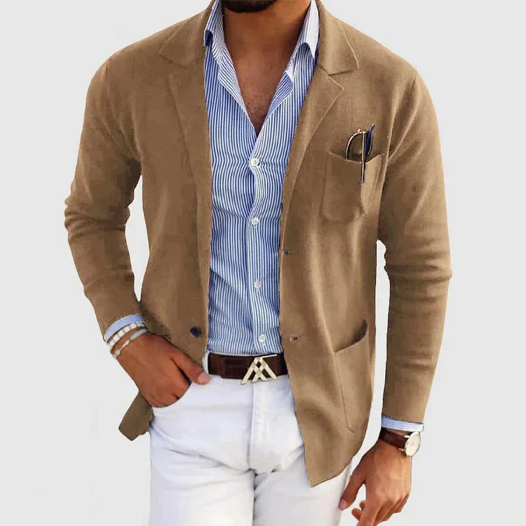Elegant Tailored Jacket with Classic Lapel and Functional Pockets