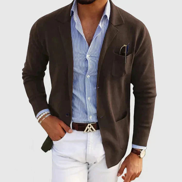 Elegant Tailored Jacket with Classic Lapel and Functional Pockets