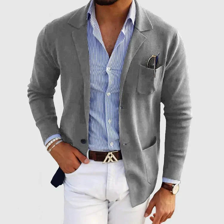 Elegant Tailored Jacket with Classic Lapel and Functional Pockets