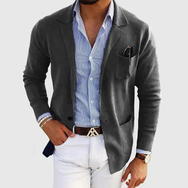 Elegant Tailored Jacket with Classic Lapel and Functional Pockets