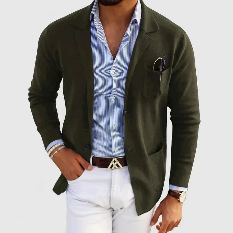 Elegant Tailored Jacket with Classic Lapel and Functional Pockets