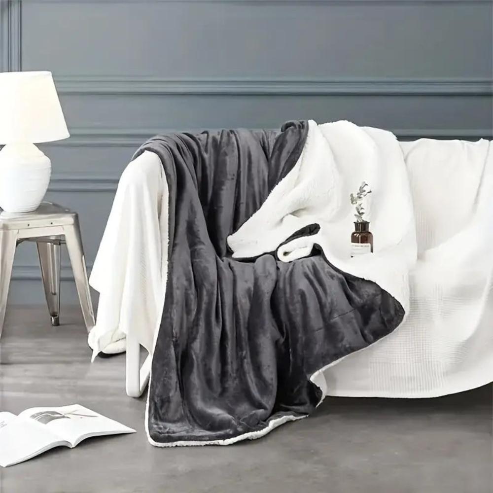 Reversible Cloud Soft Velour and Sherpa Blanket