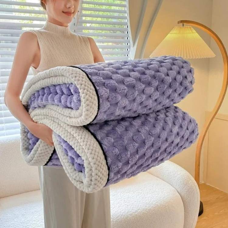 Soft Weighted Blanket for Cozy Comfort and Relaxation