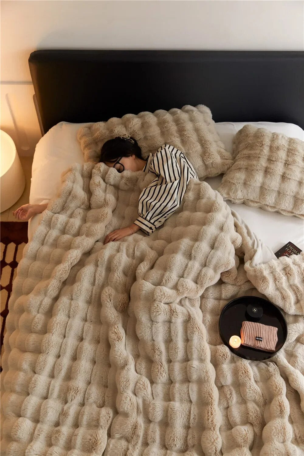 Luxurious Plush Throw Blanket for All Seasons