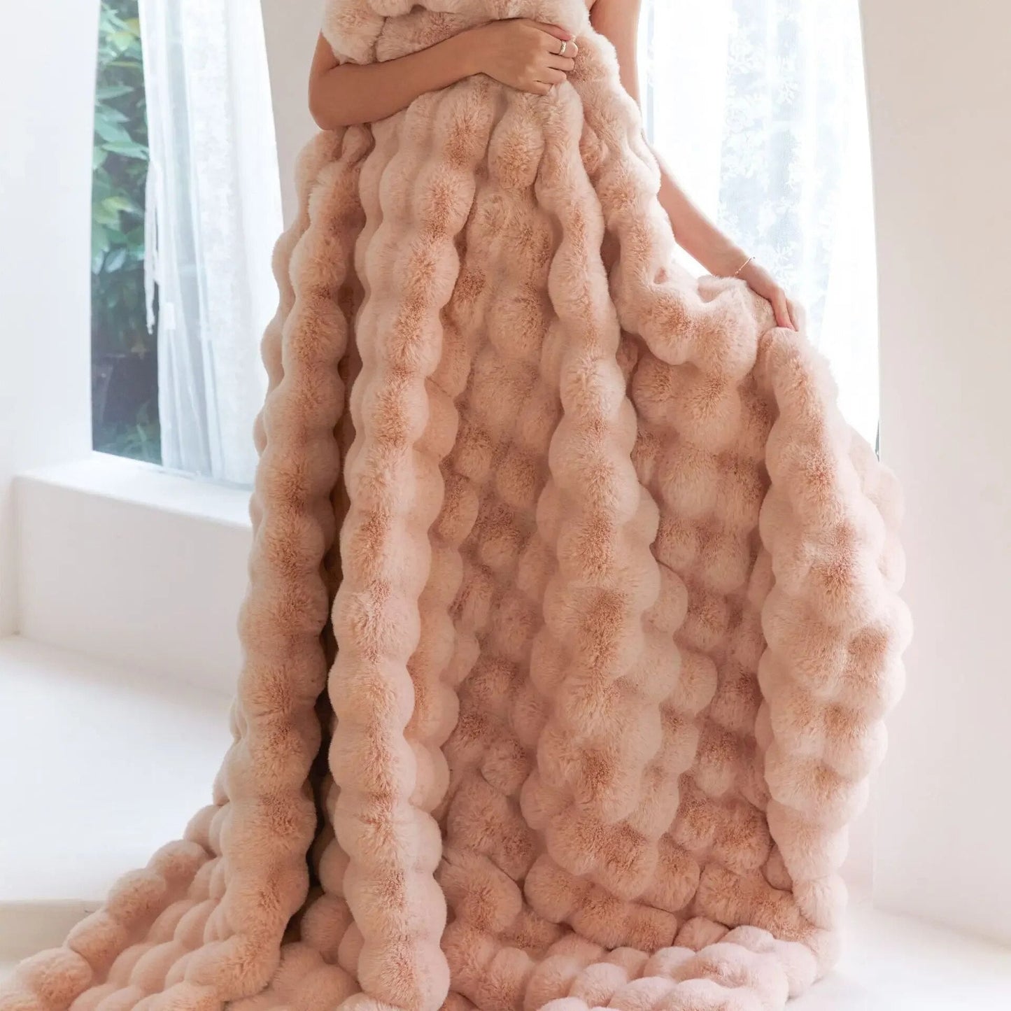 Luxurious Plush Throw Blanket for All Seasons