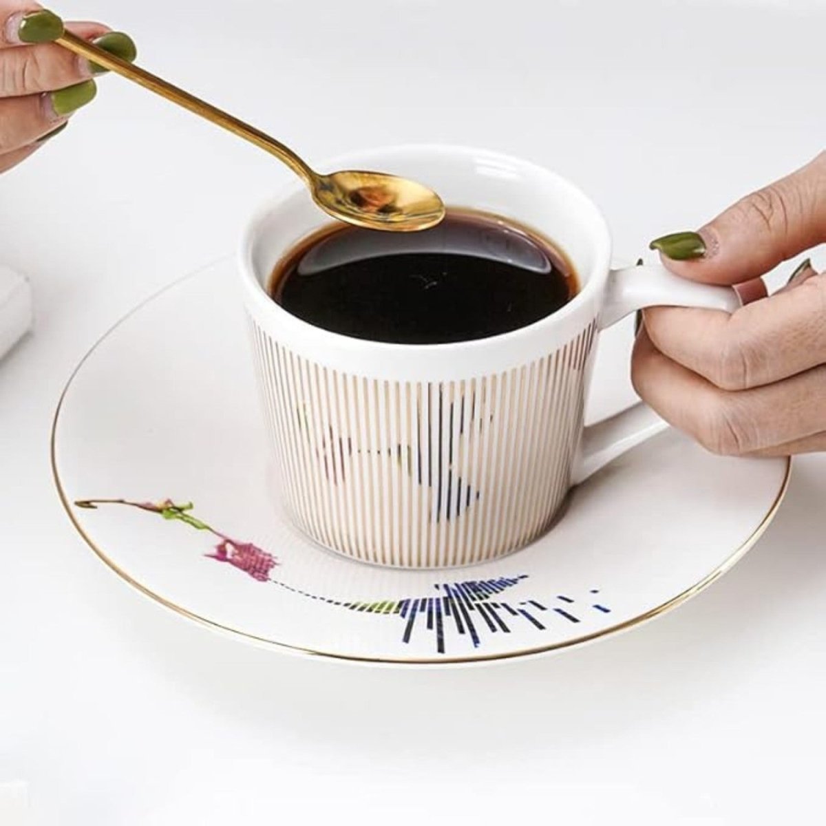 Mirrored Coffee Cup with Ergonomic Design