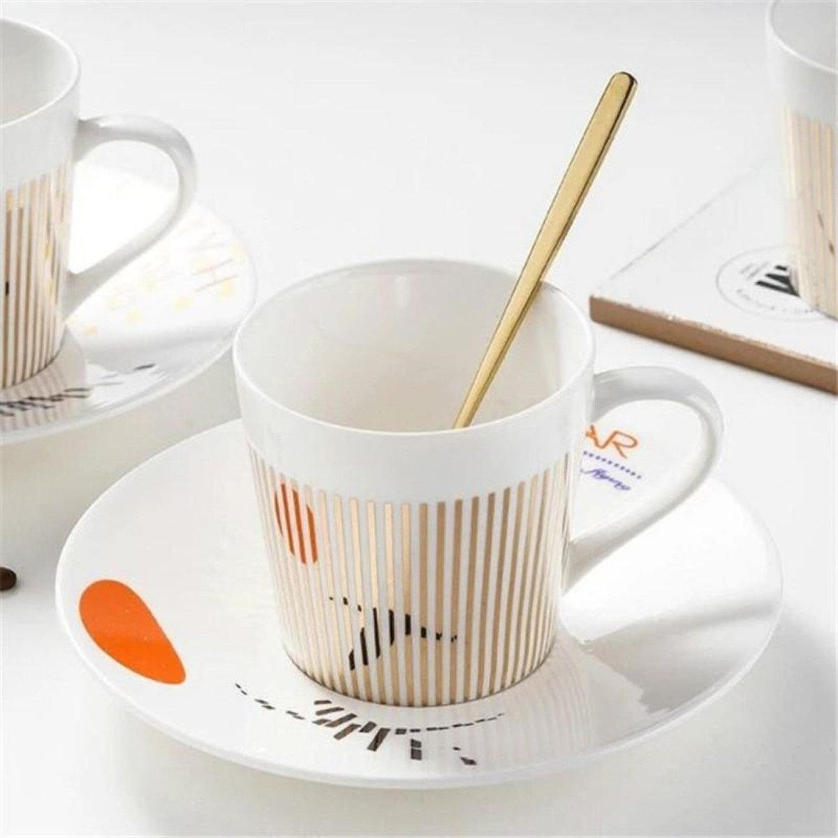 Mirrored Coffee Cup with Ergonomic Design