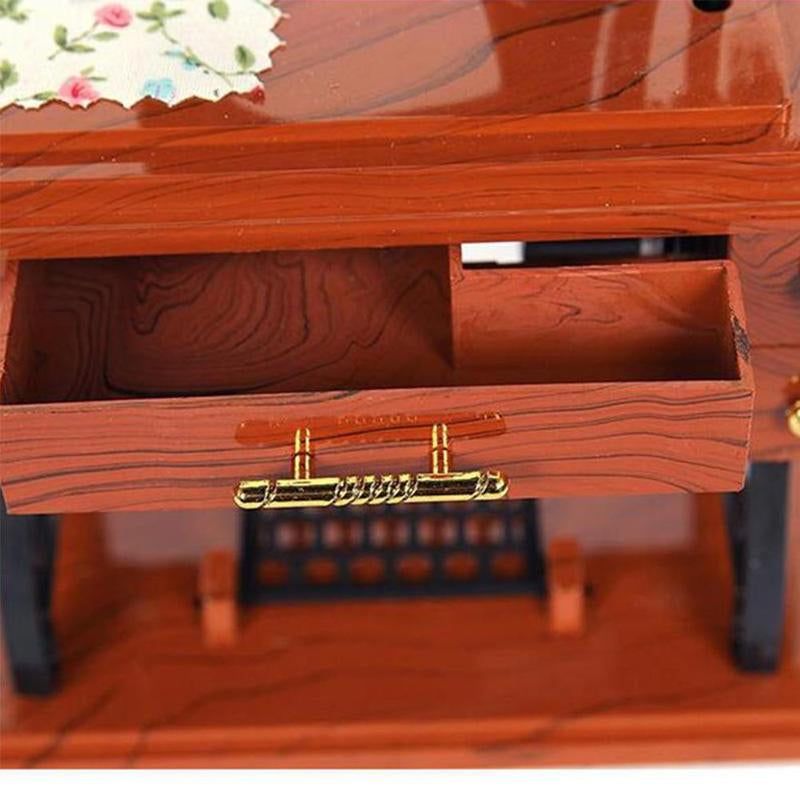 Mini Retro Sewing Machine Decoration