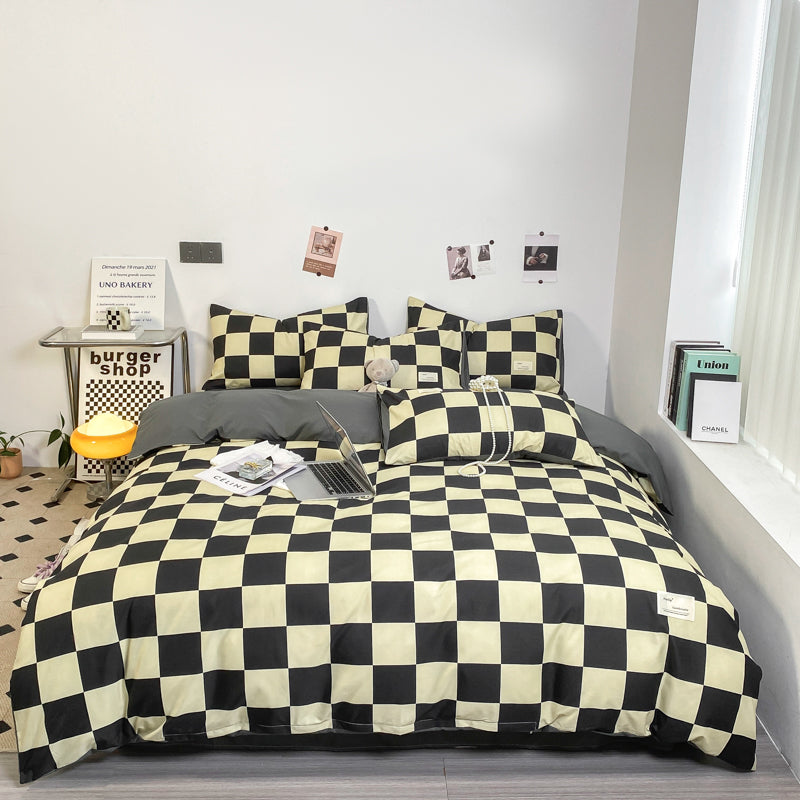 Black and White Geometric Grid Bedding Set