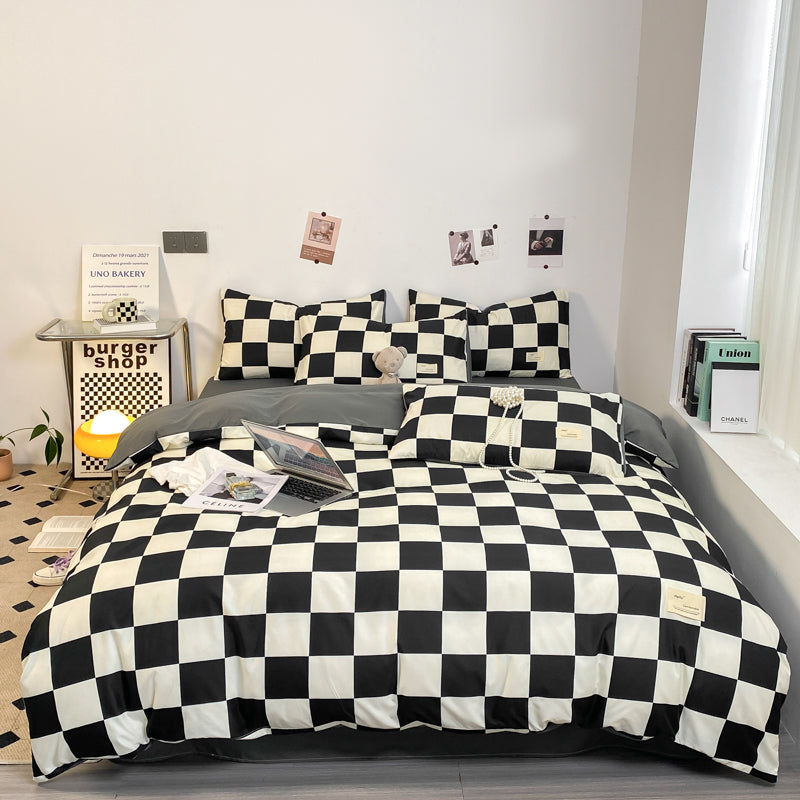 Black and White Geometric Grid Bedding Set