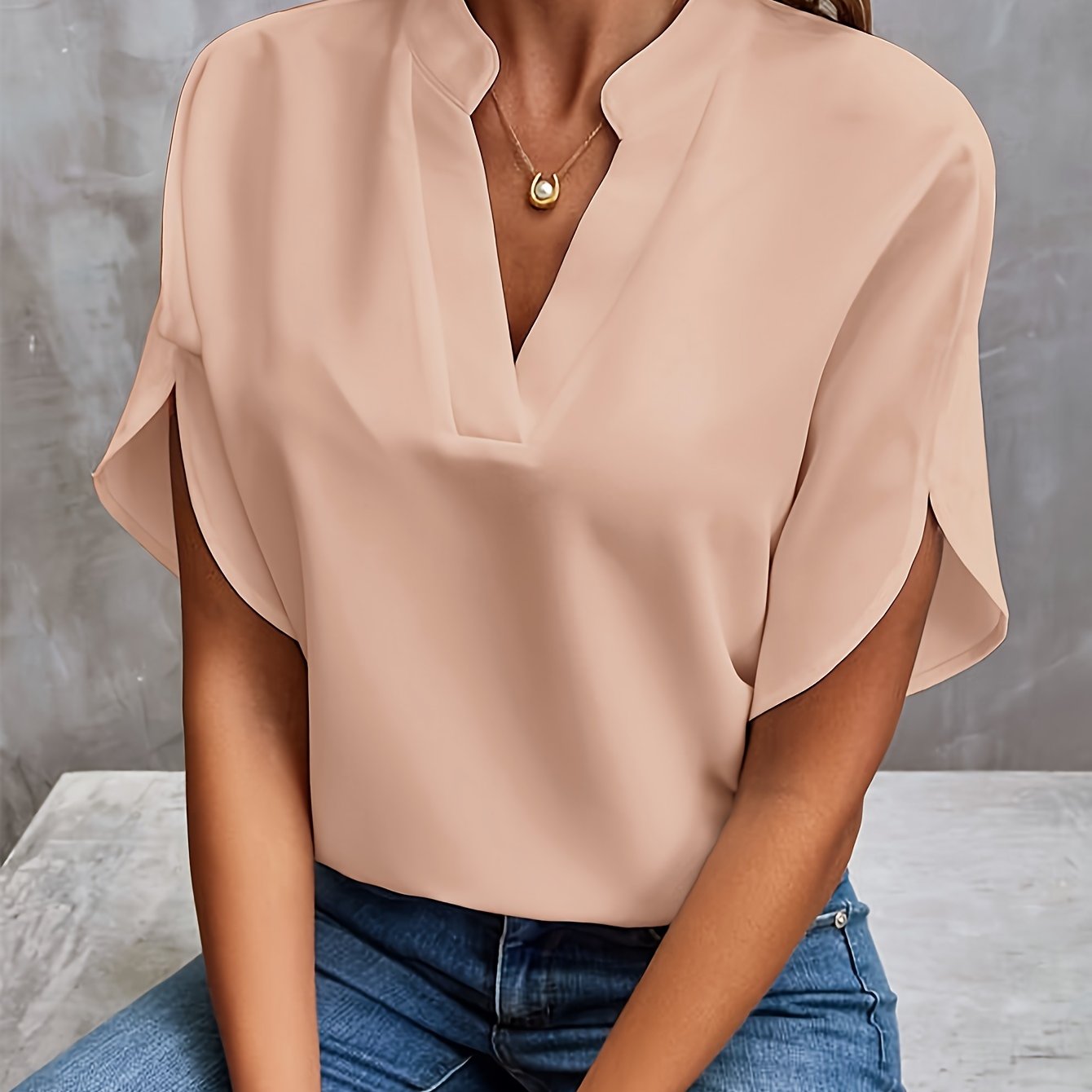 Elegant Women's Blouse - Comfortable & Wrinkle-Free