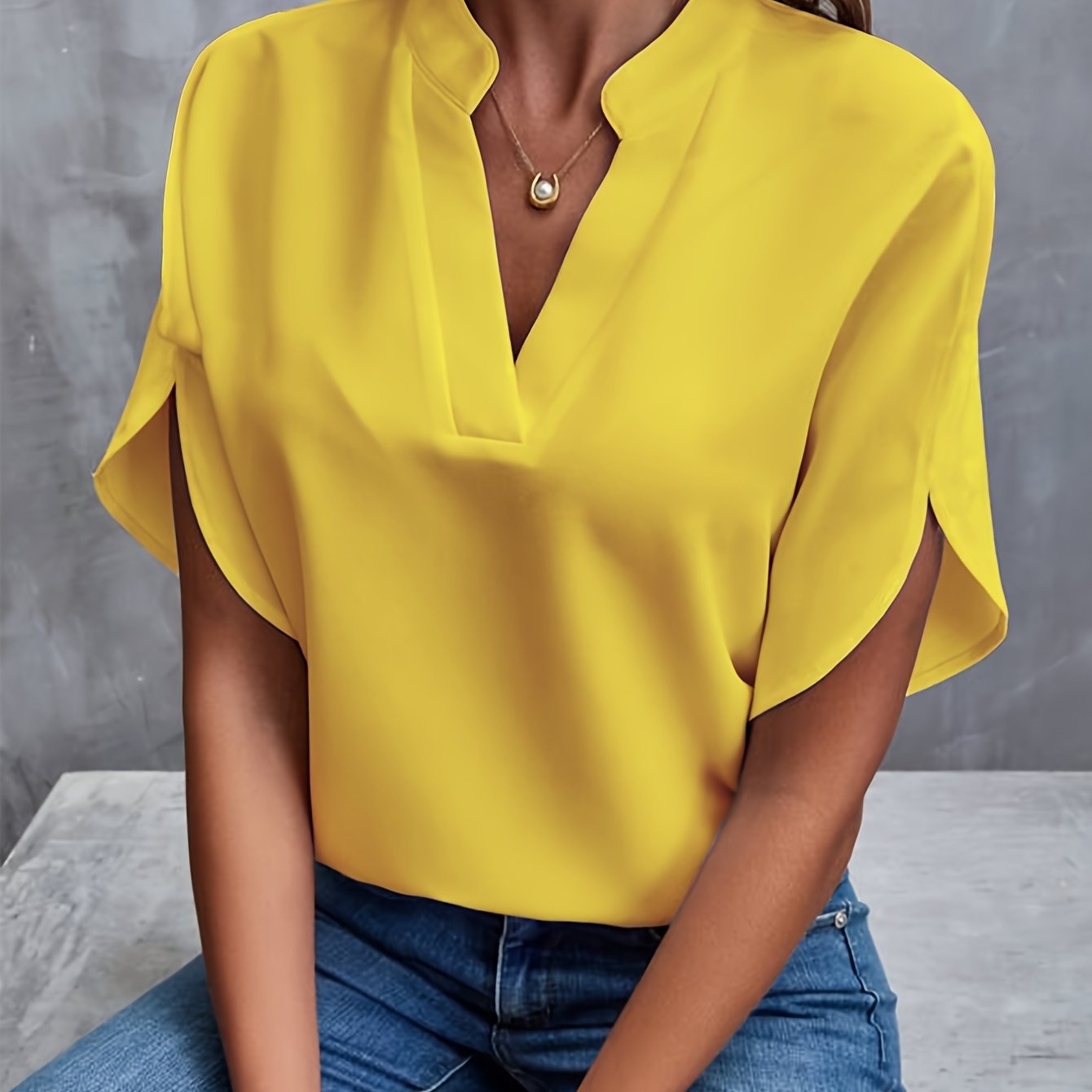 Elegant Women's Blouse - Comfortable & Wrinkle-Free