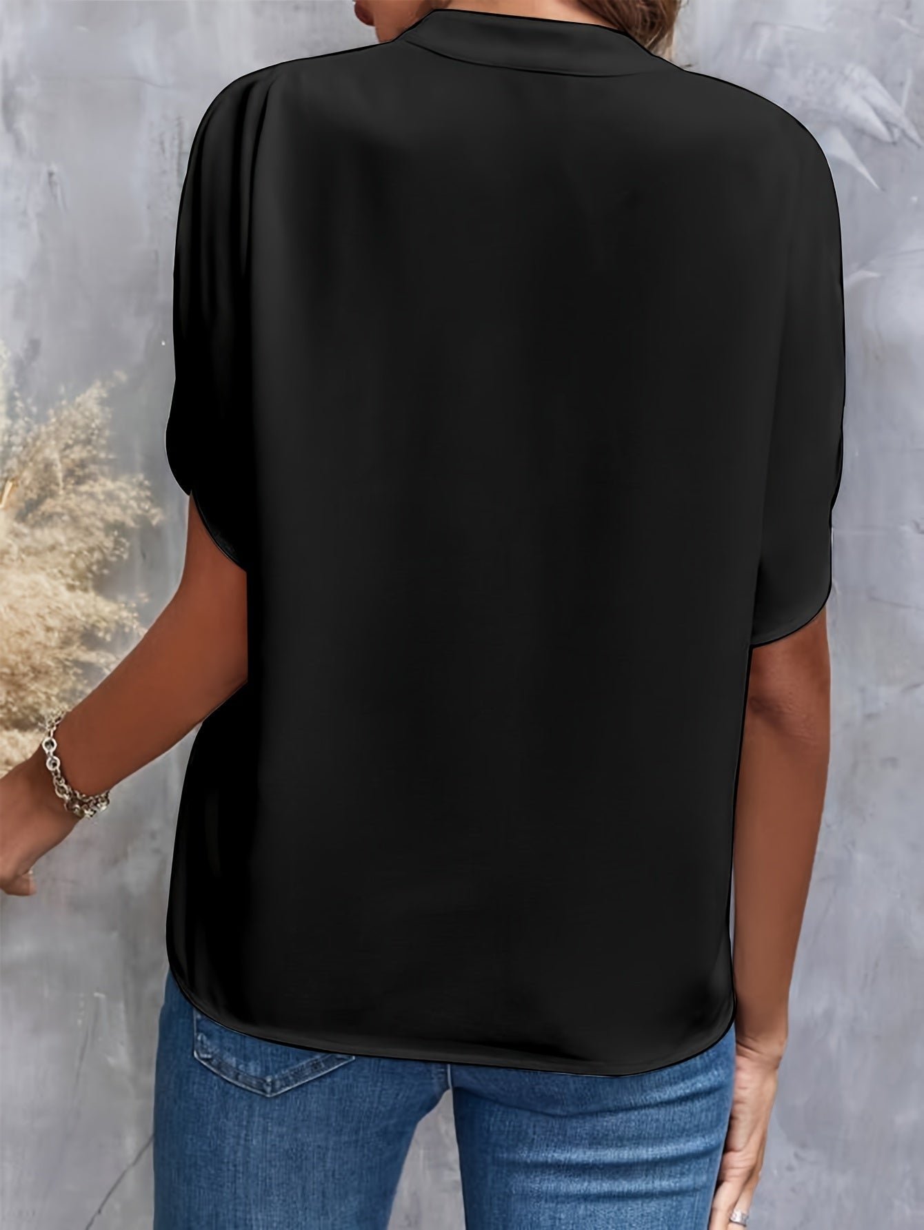 Elegant Women's Blouse - Comfortable & Wrinkle-Free